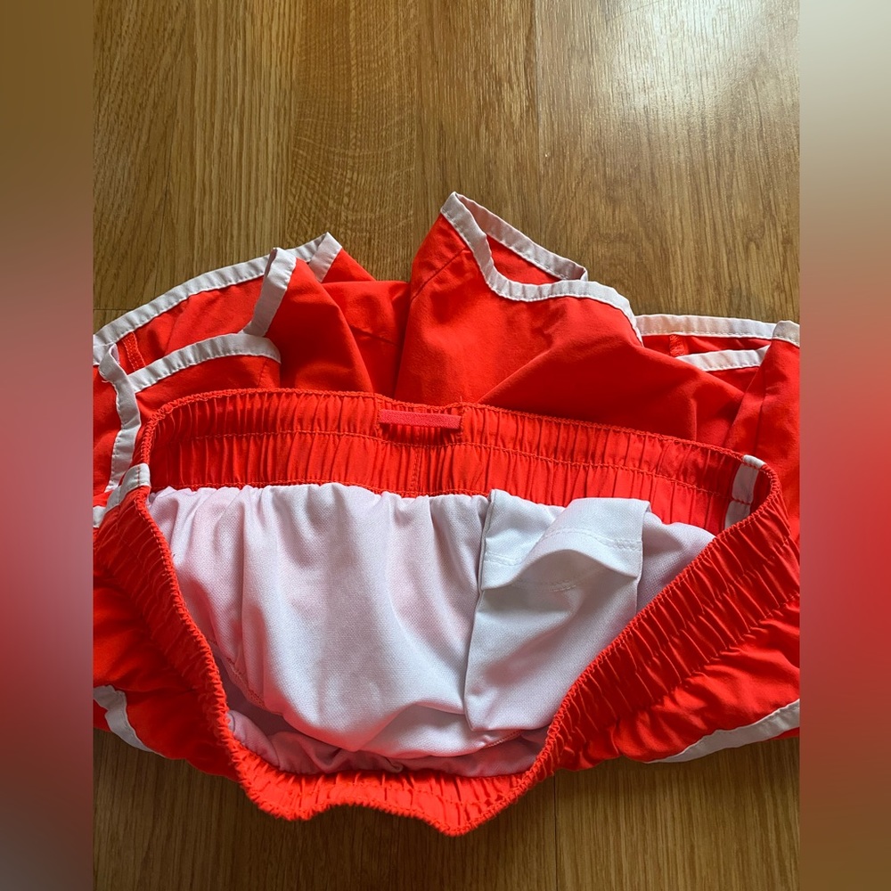 GapFit Workout Shorts - Picture 3 of 6